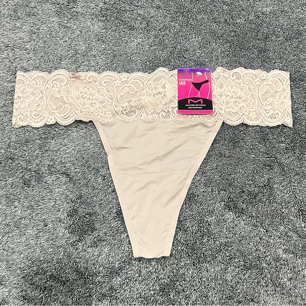 Maidenform Luxurious lace thong beige size 2XL